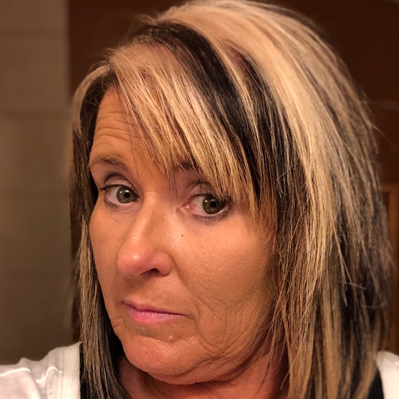 Meet your Posher, Angie - Picture 1 of 1